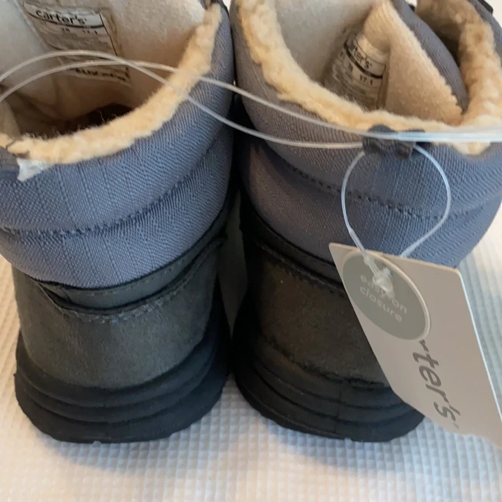 Carter’s kids Boots Dunes size 11 gray and green